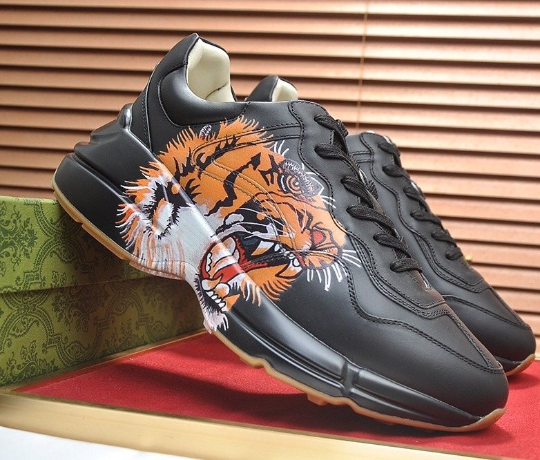 Gucci Tiger Graphic Low-Top Sneakers