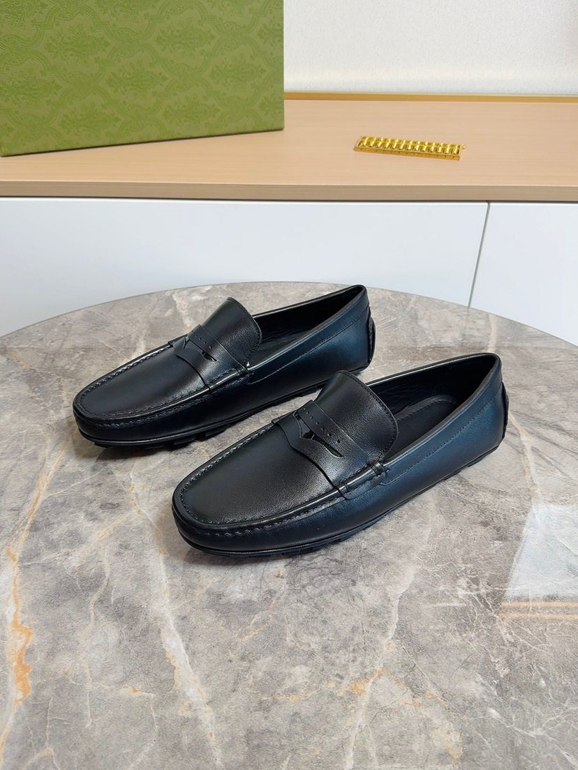 Louis Vuitton Men's Black Leather Lug Sole Loafers